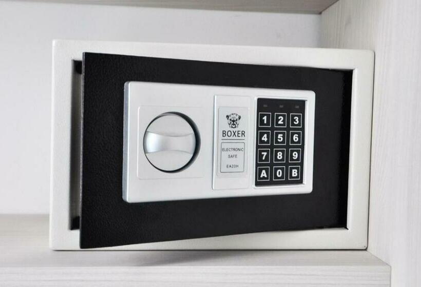 غرفة قياسية ثلاثية, Eden Park