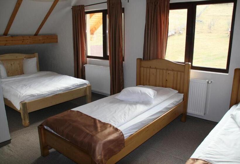 Семейный Номер, Pensiunea Ursul Carcotas