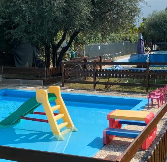 庭の見える１ベッドルームアパートメント, Residence Cascata Varone