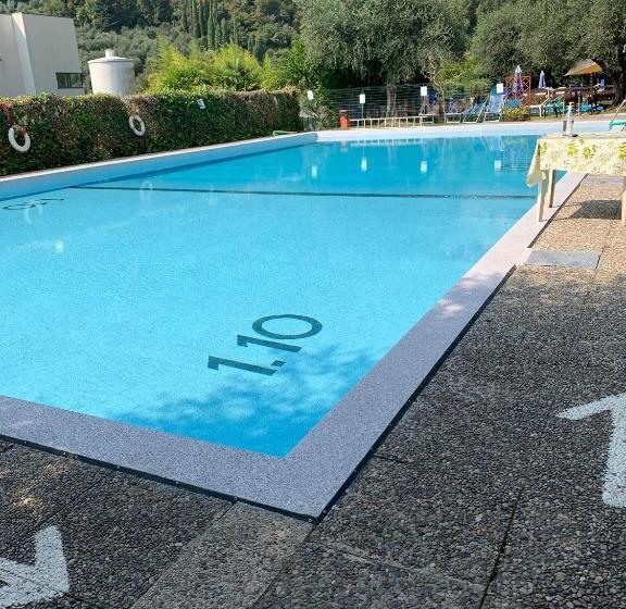 庭の見える１ベッドルームアパートメント, Residence Cascata Varone