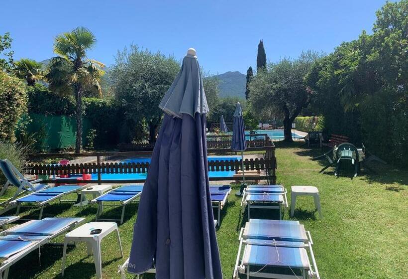 庭の見える１ベッドルームアパートメント, Residence Cascata Varone