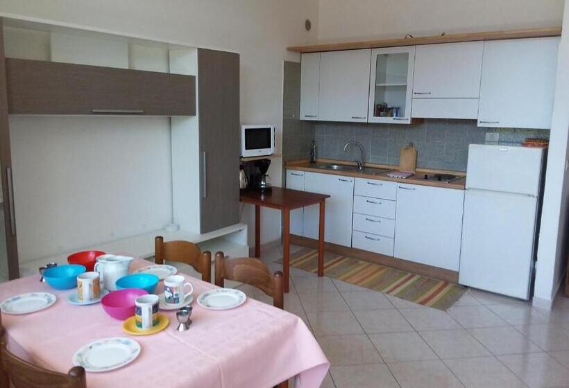 庭の見える１ベッドルームアパートメント, Residence Cascata Varone