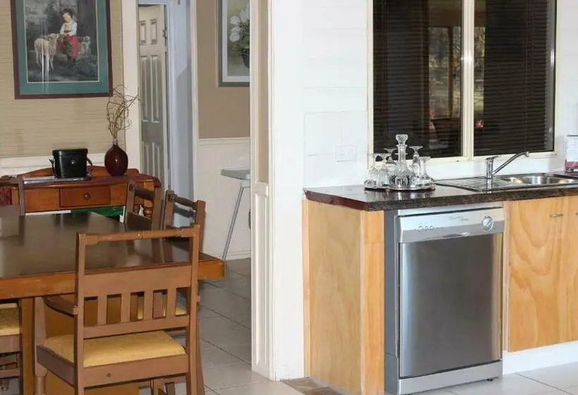 ４ベッドルームハウス, Windswept Country Retreat