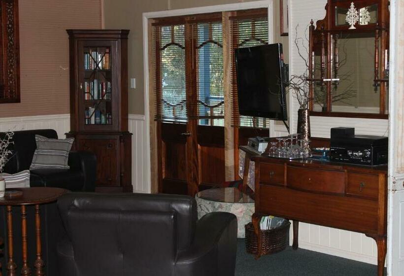 침실 4개 주택, Windswept Country Retreat