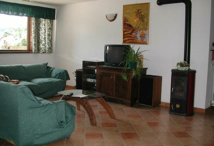 חדר קומפורט לשלושה, B&b Le Palme