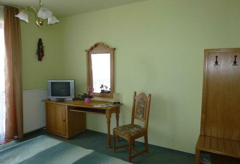 غرفة قياسية مزوَّدة بشُرفة, Edelweiss Panzió