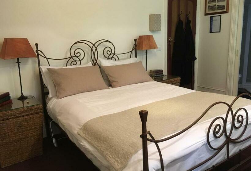 בית, חדר שינה 1, Stone's Throw Cottage Bed And Breakfast