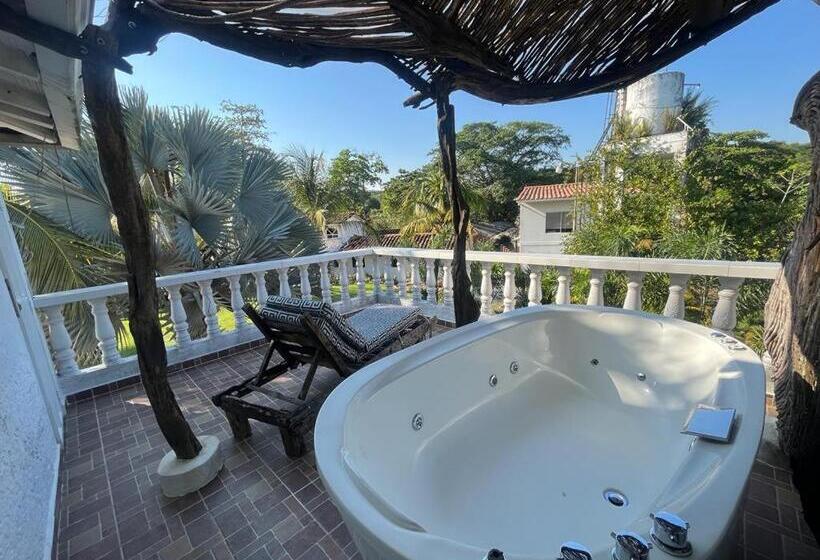 Номер Deluxe, Amaranthus