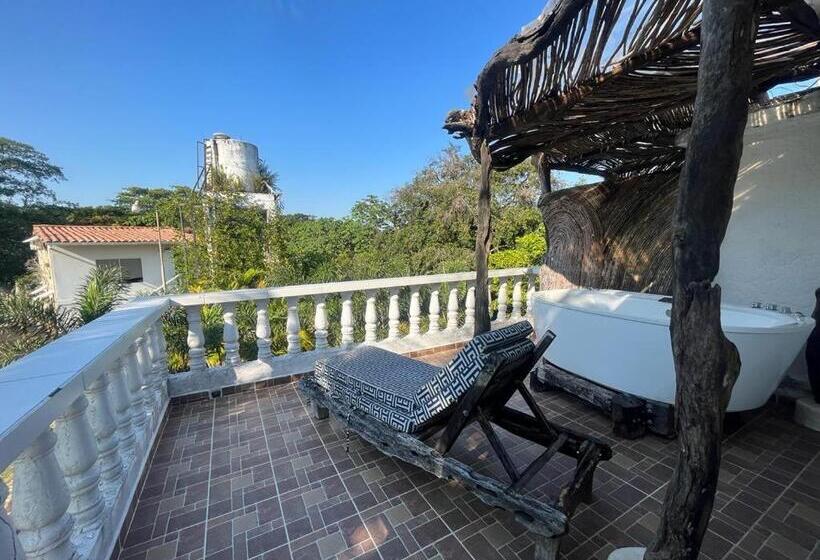 Номер Deluxe, Amaranthus