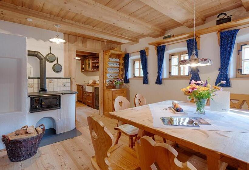 בקתת חדר, Almdorf Seinerzeit