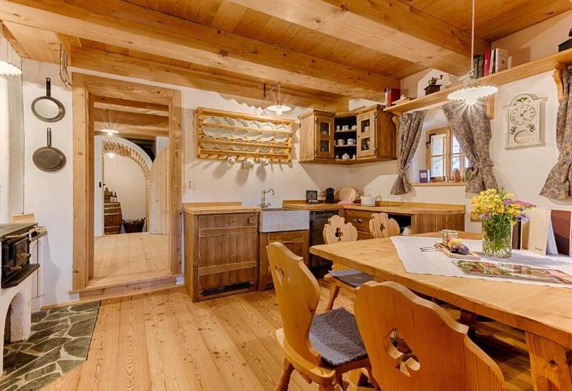 בקתת סופריור בת חדר 1, Almdorf Seinerzeit