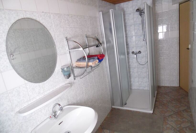 דירת חדר, Zum Hecht