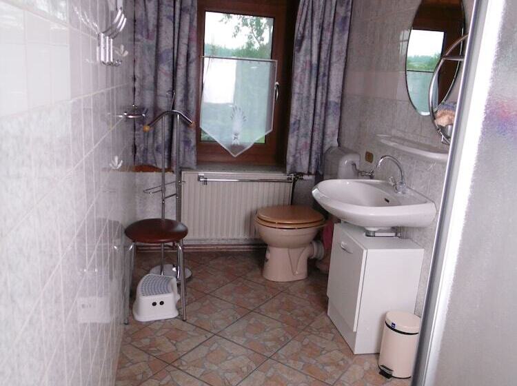 דירת חדר, Zum Hecht