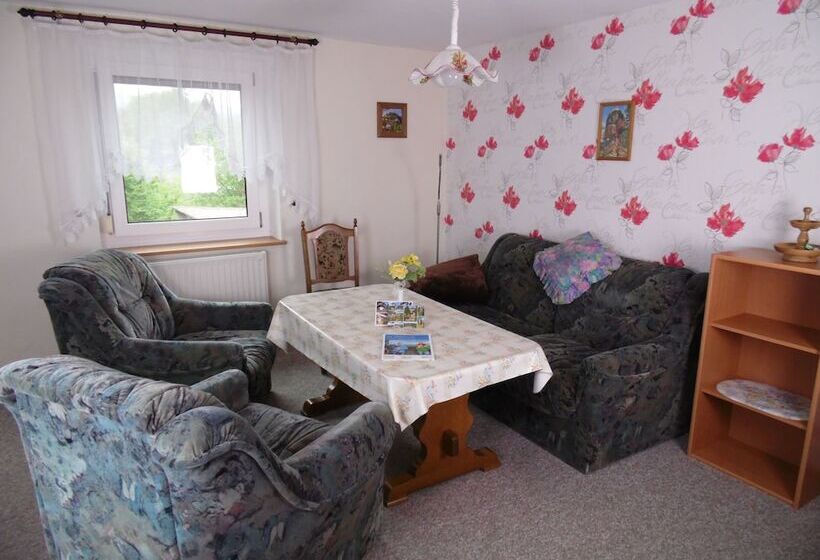 דירת חדר, Zum Hecht