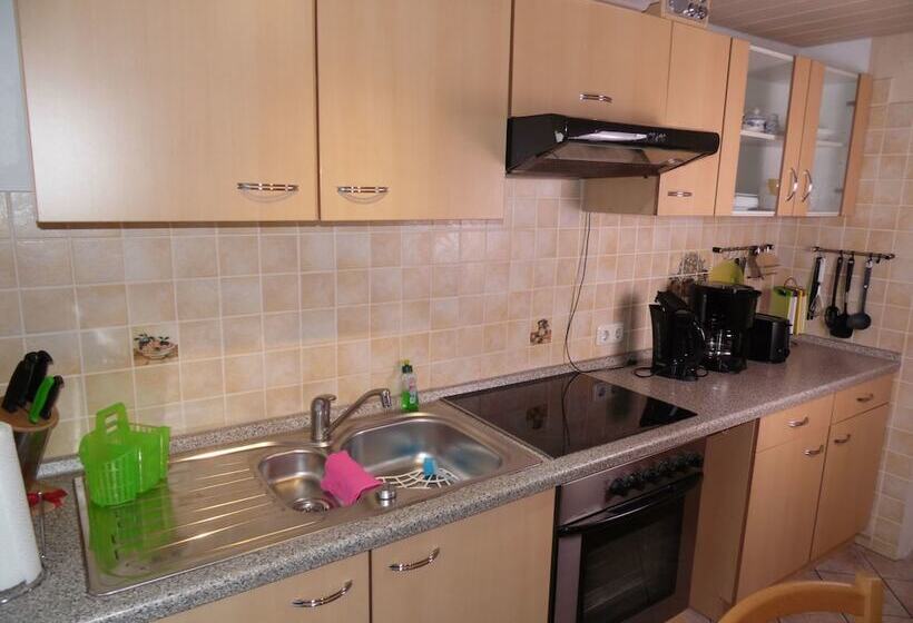 דירת חדר, Zum Hecht