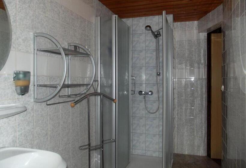 דירת חדר, Zum Hecht