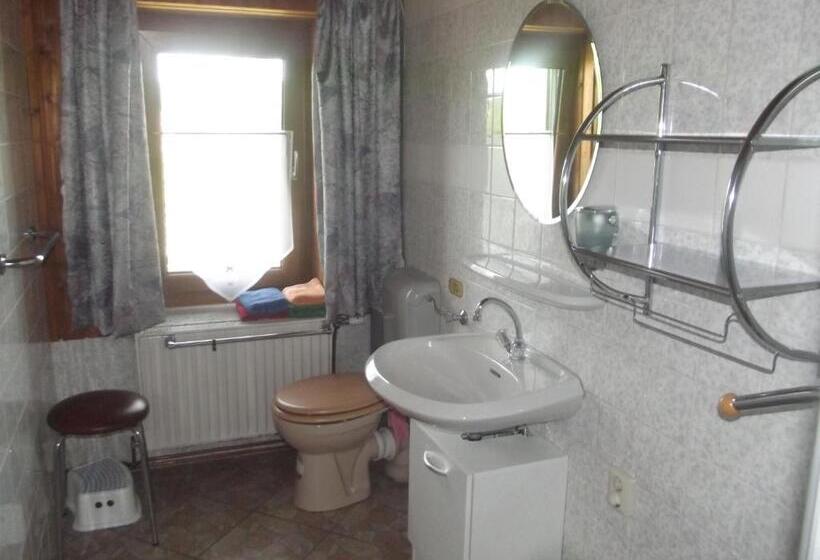 דירת חדר, Zum Hecht