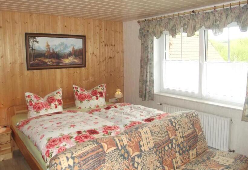 דירת חדר, Zum Hecht