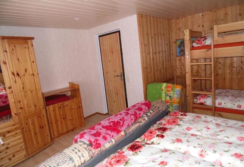 דירת חדר, Zum Hecht