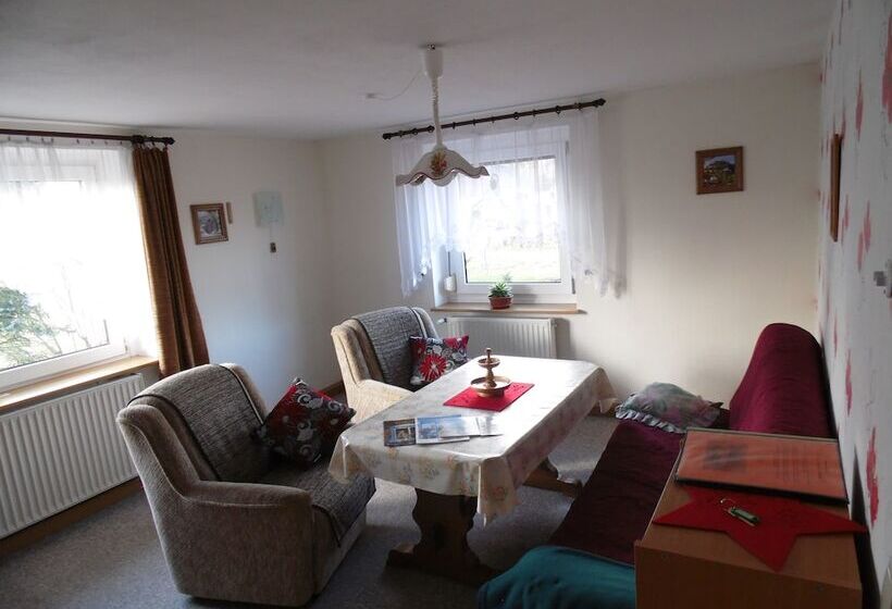 דירת חדר, Zum Hecht