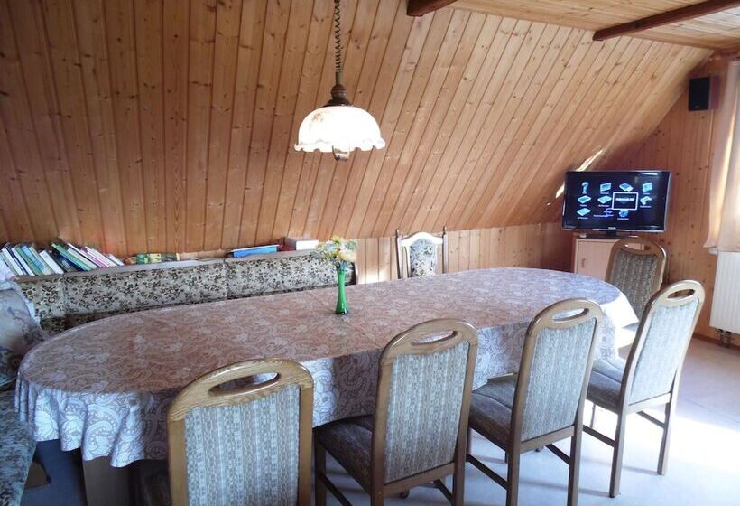 דירת חדר, Zum Hecht