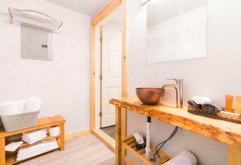 デラックスルーム, Cache Cabins