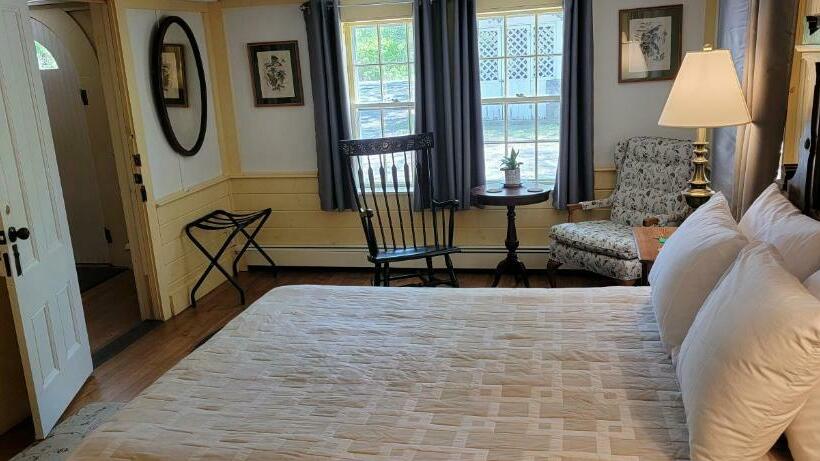 디럭스 룸, Hawks House Inn