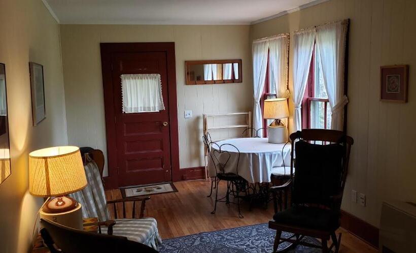 Люкс 3 Спальни, Hawks House Inn