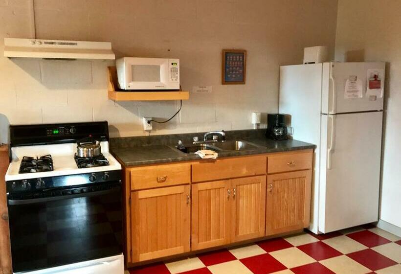 غرفة قياسية لذوى الاحتياجات الخاصة, West Quoddy Station Llc