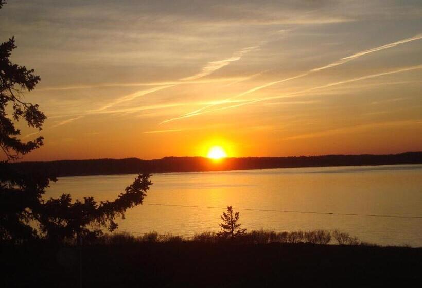 منزل غرفة نوم واحدة, West Quoddy Station Llc