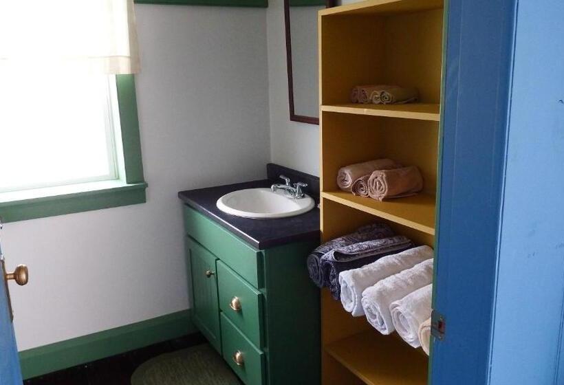 منزل غرفتين نوم, West Quoddy Station Llc