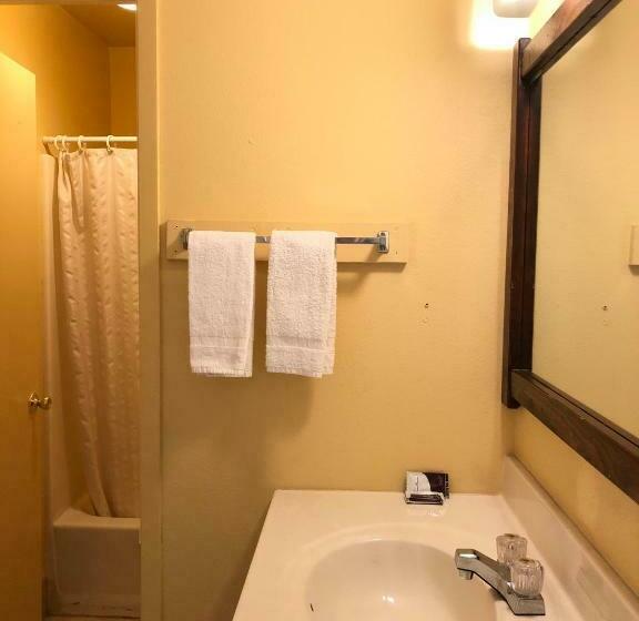 Номер Стандарт, Deluxe Inn Motel