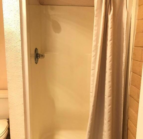 스탠다드 룸, Deluxe Inn Motel