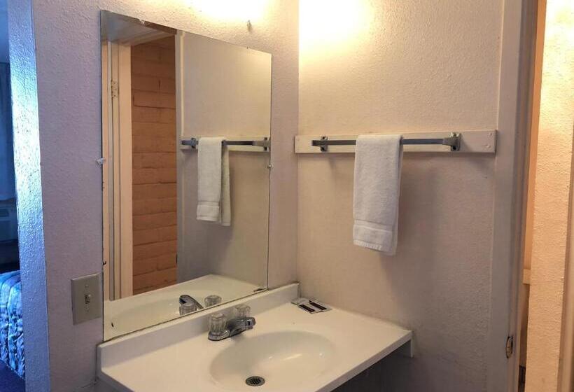Номер Стандарт, Deluxe Inn Motel