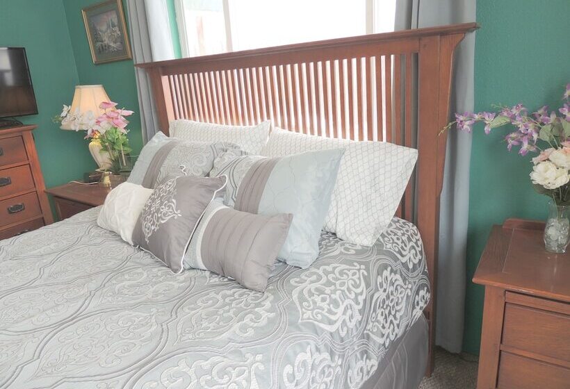 ダブルベッドスタンダードルーム, Falcon S Nest Bed & Breakfast