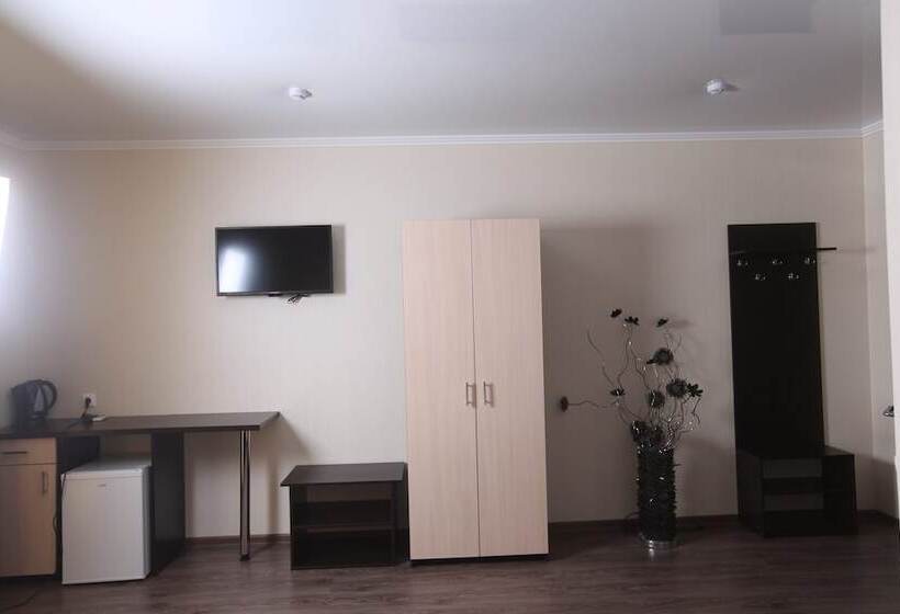 اتاق استاندارد سه نفره, Luna