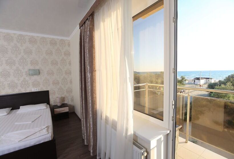 اتاق استاندارد سه نفره, Luna