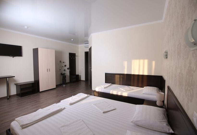 اتاق استاندارد سه نفره, Luna