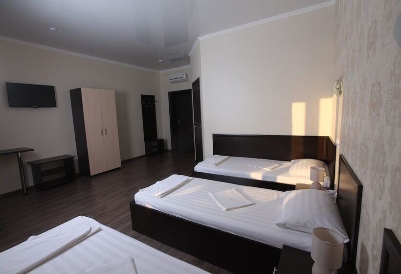 اتاق استاندارد سه نفره, Luna