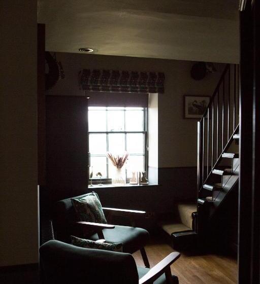 جناح ديلوكس, Mason S Arms