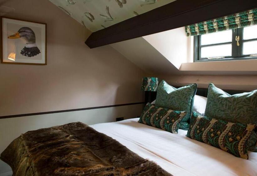 جناح إدارى, Mason S Arms