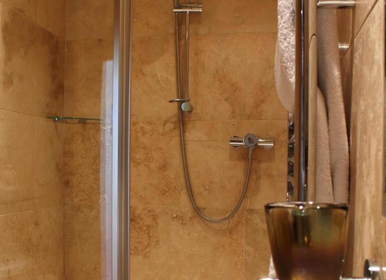 شقة غرفتين, Mason S Arms