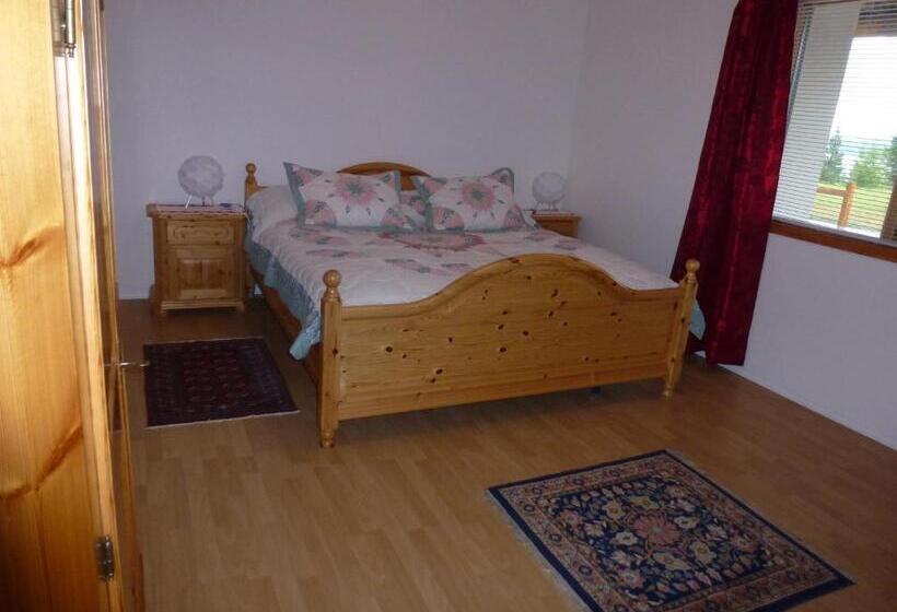 جناح عائلي, Little Black Bear Lodge/b&b