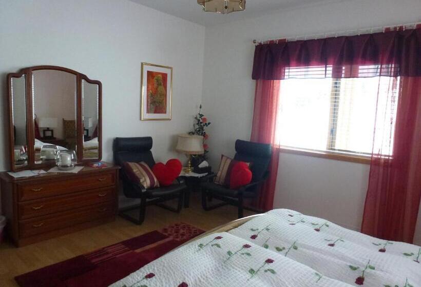 جناح عائلي, Little Black Bear Lodge/b&b