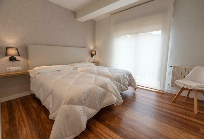 Номер Стандарт, Hostal Devesas