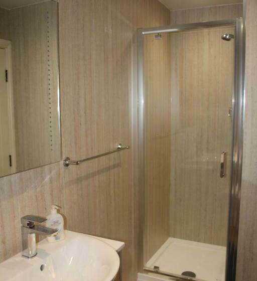 스탠다드 룸, The Red Lion