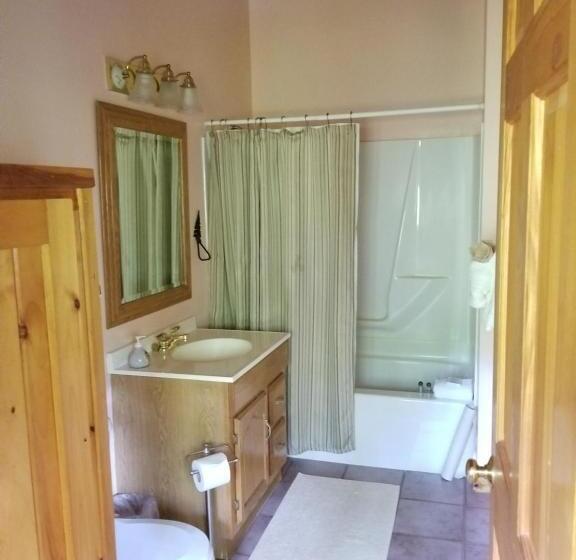 חדר דלוקס עם מיטת קינג, Trails End Inn