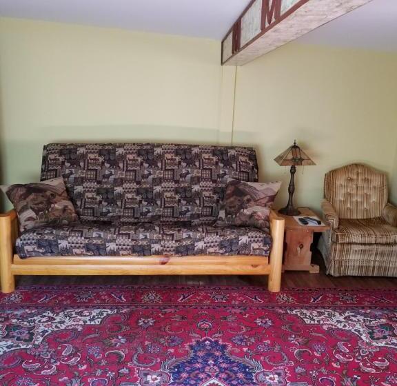 סוויטה, Trails End Inn