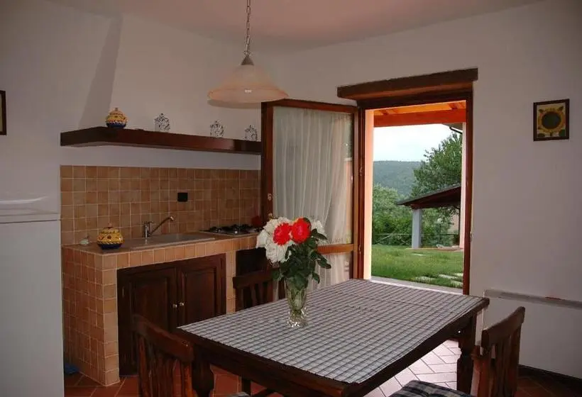 庭の見える１ベッドルームアパートメント, Agriturismo Poggio Corbello