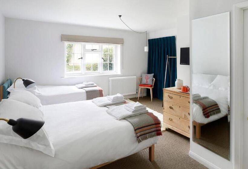 패밀리 룸, Compasses Inn